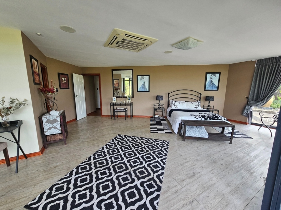 5 Bedroom Property for Sale in Woodland Hills Free State